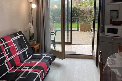 Image de Rez de jardin, appart sympa à 5 minutes à pied de la plage, parking sécurisé