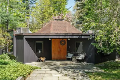 Image de Mid-Century Seclusion: An Architectural Marvel w/ Hot Tub