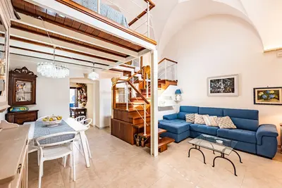 Image de Well-furnished house within walking distance of downtown, pets allowed