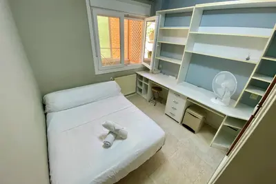 Image de Private room. Shared kitchen and bathroom.