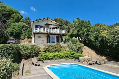 Maison avec piscine dans un environnement d'exception