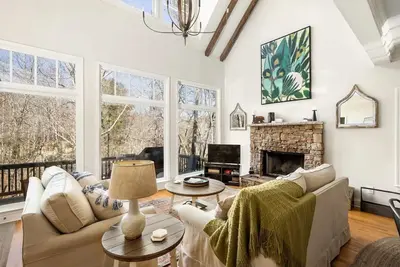 Image de Peaceful & Modern Family Mountain Retreat