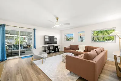 Image de ★ Coastal Charm • Dog-Friendly • Near Sand & Shops