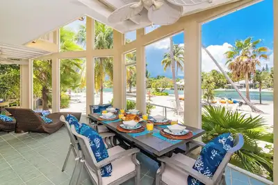 Image de Kai Kotch: 2-Level Beach House on Bio Bay w/Free Kayaks & Communal Pool; Walk to the Rum Point Club