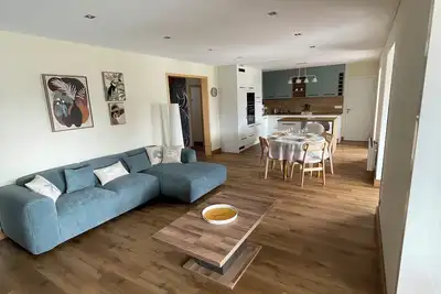 Image de Maison chaleureuse, lumineuse, emplacement idéal plage et baie du Kernic à pied.