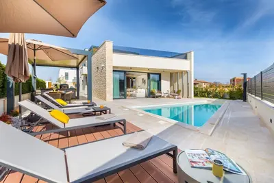 Image de Villa Pelin - belle villa de luxe avec piscine privée et jacuzzi a Porec
