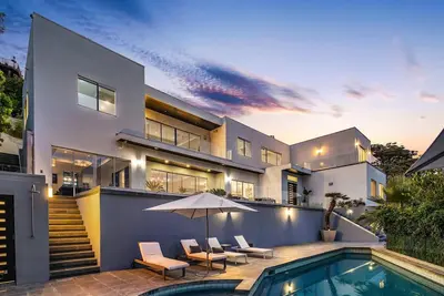 Image de Travis Modern Mansion - Stunning Brentwood Contemporary Estate with Rooftop