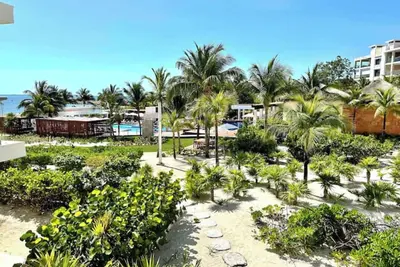 Image de Beachfront apartment in luxury complex