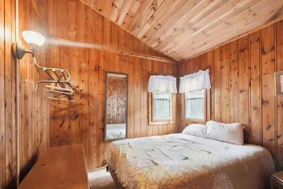 Image de Sunnyside Combined 12br 5ba Lakefront Retreat