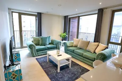 Image de Pass the Keys | Central Flat With Balcony Mins From Manc Hotspots