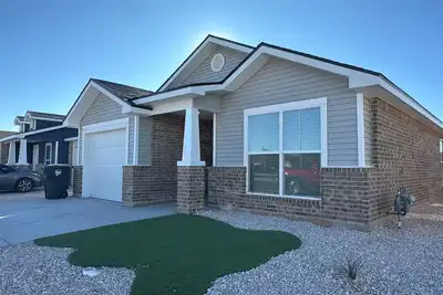 Image de Beautiful, Safe, and Cozy 3-Bedroom Home in North Odessa: The Paris Escape