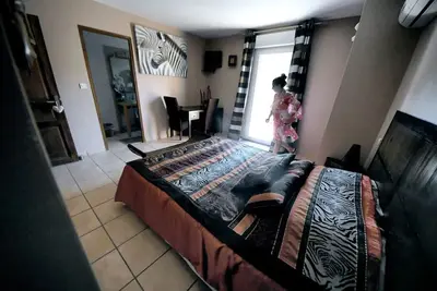 Image de Les Huppes\nChambres d'hôtes nichées au cœur de la garrigue avec piscine