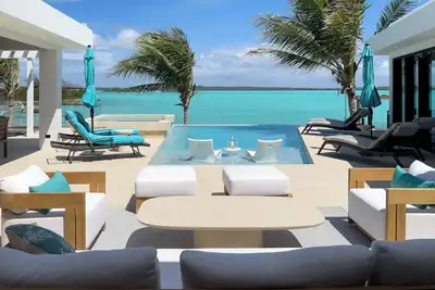 Image de Aqua Serenity, 4 Bedroom, 5 Bathroom Beachfront Luxury Villa