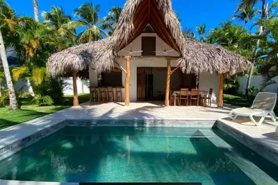 Image de Charming Villa (private, quiet with Pool, Gardens & Steps to Beach (6 min walk)
