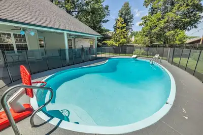 Image de Jacuzzi Tub-Walk to Dining & Shopping-Garage Parking