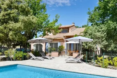 Image de Villa provençale de charme au coeur du Lubéron avec piscine