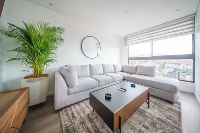 Image de Luxury 2 Bedroom Highrise Apt: 5 Min from Provenza