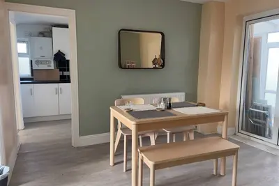 Image de Charming end of Terrace with Free Parking
