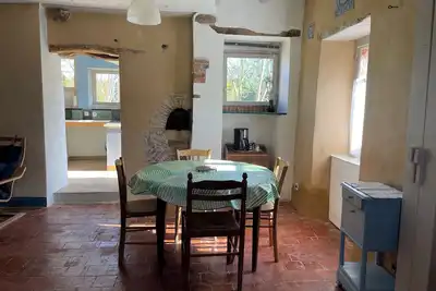 Image de Gîte Les Hirondelles, au cœur d'un village d'artistes!