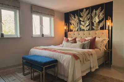 Image de Luxury Penthouse on Cuckoo Lane - 15 minutes from Central Oxford!