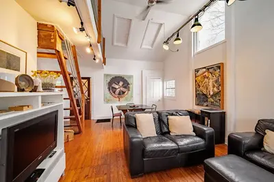 Image de Charming Historic Carriage House