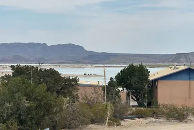 Image de The Happy Place Ii @ the Butte with a lake view from the patio or family room.