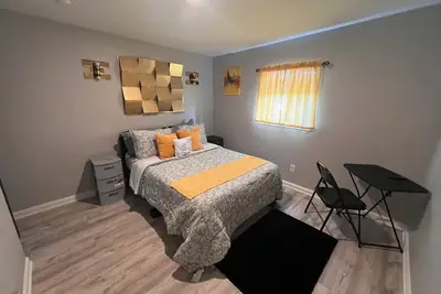 Image de Marvelous 3-bedroom house in Baltimore with WiFi, Ac, Smart Tv. Travel Royally!