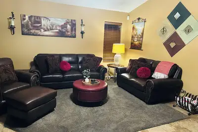 Image de Cozy 4-bedroom house in charming Avondale with WiFi, Ac & pool