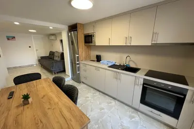 Beachfront Apartment Curic 5