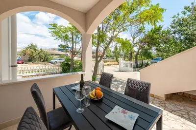 Beachfront Apartment Curic 3