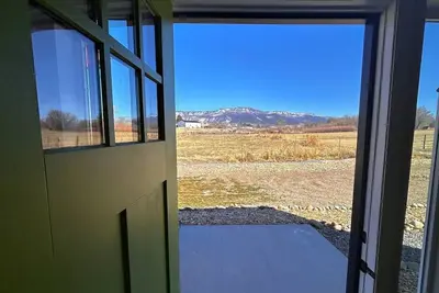 Image de Romantic Wine Country Farmstay in Palisade Posh Cottage