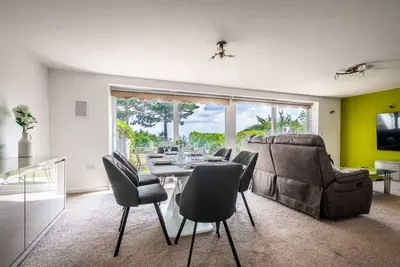 Image de 2 Br Seaside Flat/ Parks 2 - Garden & Ocean Views