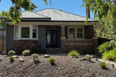 Image de Just off the beautiful Lake Wendouree, fully fenced, dog friendly, air cond
