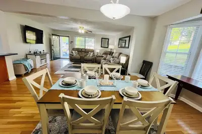 Image de Cozy 3 Bed 2 Bath 2 cot minute from Va Creeper Trail Bristol Speedway Hard Rock