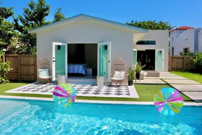 Image de New Miami Pool House! 1 mile to Coconut Grove or Gables, 3 miles to Brickell.