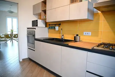 Image de Subway A | Family Apt | 20min from the Center