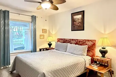 Image de Entire guest suite in the Falls