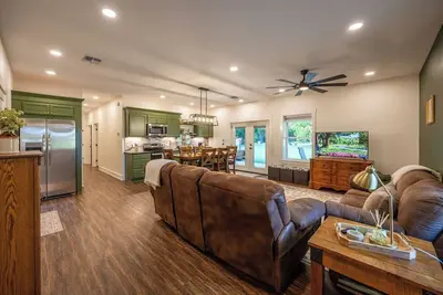 Image de Brazos River Escape+Hot Tub+Pickleball+Firepit+Fishing+Kayaking+Nature Trail