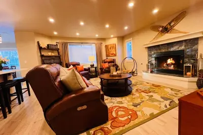 Image de New! Walker's Sweet Retreat! Luxe Executive Home - A Haven for Travellers