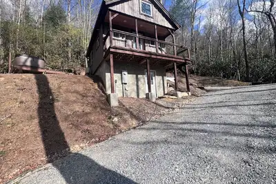 Image de Cozy tiny cabin with Loft 10 minutes from DuPont State Park