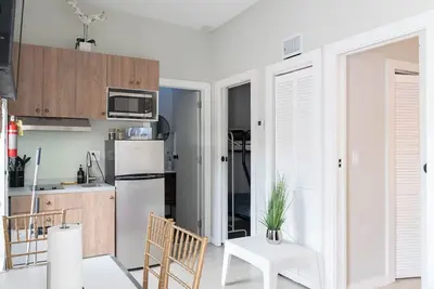 Image de Trendy Brickell 2bd/1bath Free Parking Apt B