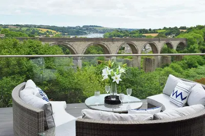 Image de New Panoramic Riverview Apartment With Ev Plug