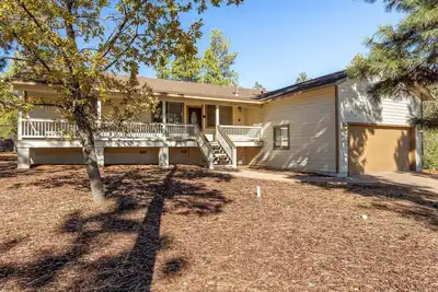 Image de 3 bed 2 bath cabin in Pinetop-Lakeside: WiFi, Fenced yard, Ac, Wood Pellet Stove