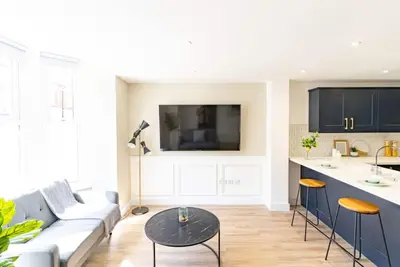 Image de Manners Six Synth | Victorious Festival | 6 Bedroom Home