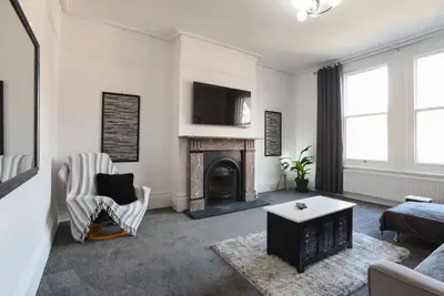 Image de Coach House | 2 Bedroom Home in Southsea