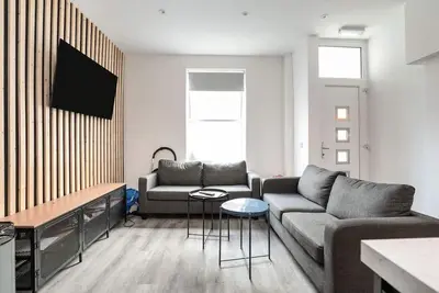 Image de Norman Sais | 6 Bedroom Home for Victorious Festival