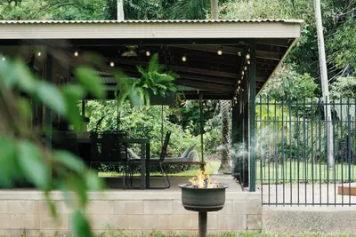 Image de 4 bedroom, pet friendly rural rainforest retreat - 25 minutes to Darwin Cbd