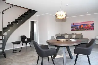 Image de Luxurious vacation home \"Wind in the trees\" directly on the water near Greetsiel