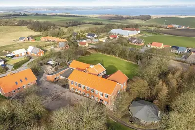 Image de Large pool house with 15 bedrooms and lots of activity options.