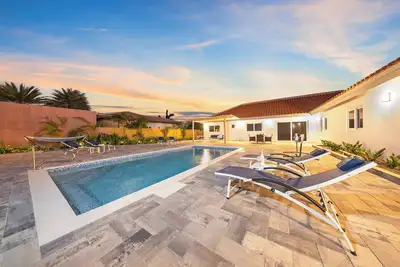 Image de Lux Saliña Cerca | Pool Near Ritz by Lucha